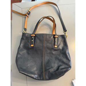 Gorgeous Vera Bradley leather crossbody handbag; beautiful leather bag